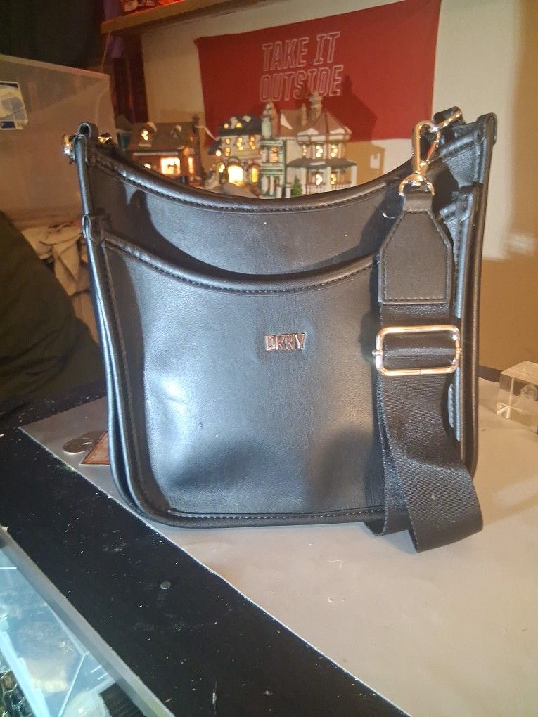 DKNY LEATHER MESSENGER HAND BAG . In New Condition