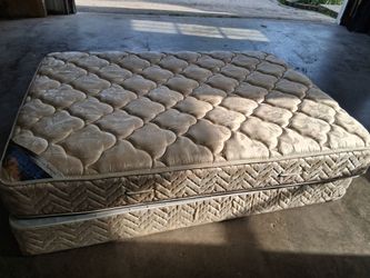 Full mattress and box spring