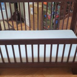 Crib Solid Oak Heavy Sturdy Structure Brand New Mattress 