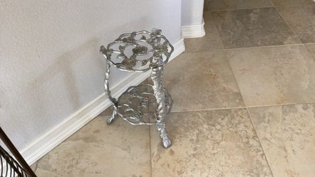 Rose Design Plant Stand    Sturdy