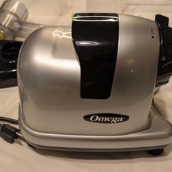 Omega MM900HDS Masticating Juicer
