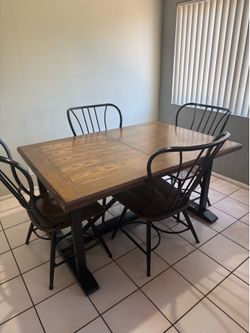 Dinning table and chairs (includes table leaf)