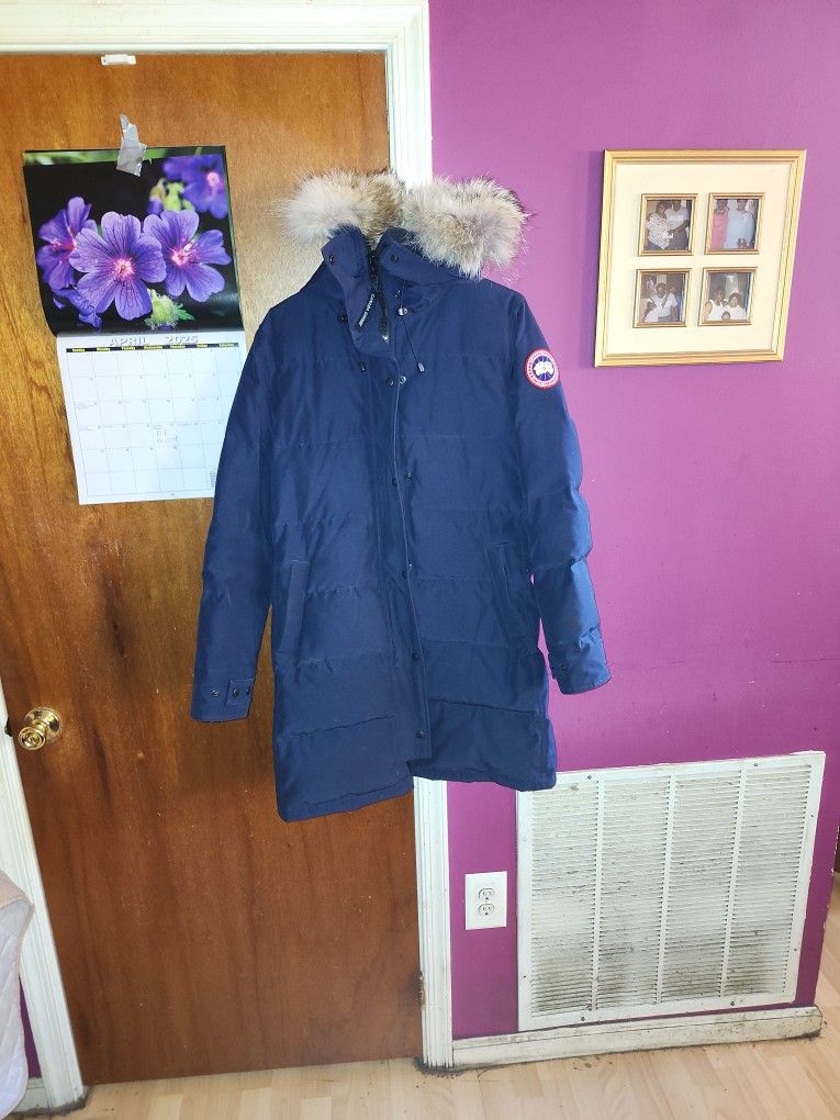 ALMOST NEW AUTHENTIC CANADA GOOSE 3802L SHELBOURN PARKA. BLUE MODEL 3802L.