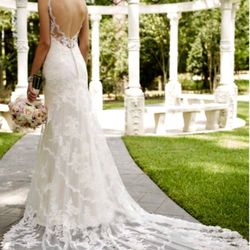 Stella York Wedding Dress size 12 (normal Size 8) Perfect Condition, Light Use Plus FREE Veil