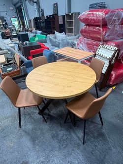 5-Piece Brown Cha irs and Round Oak Wood Top