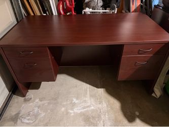 Beautiful Cherry Wood Executive Desk Excellent Condition