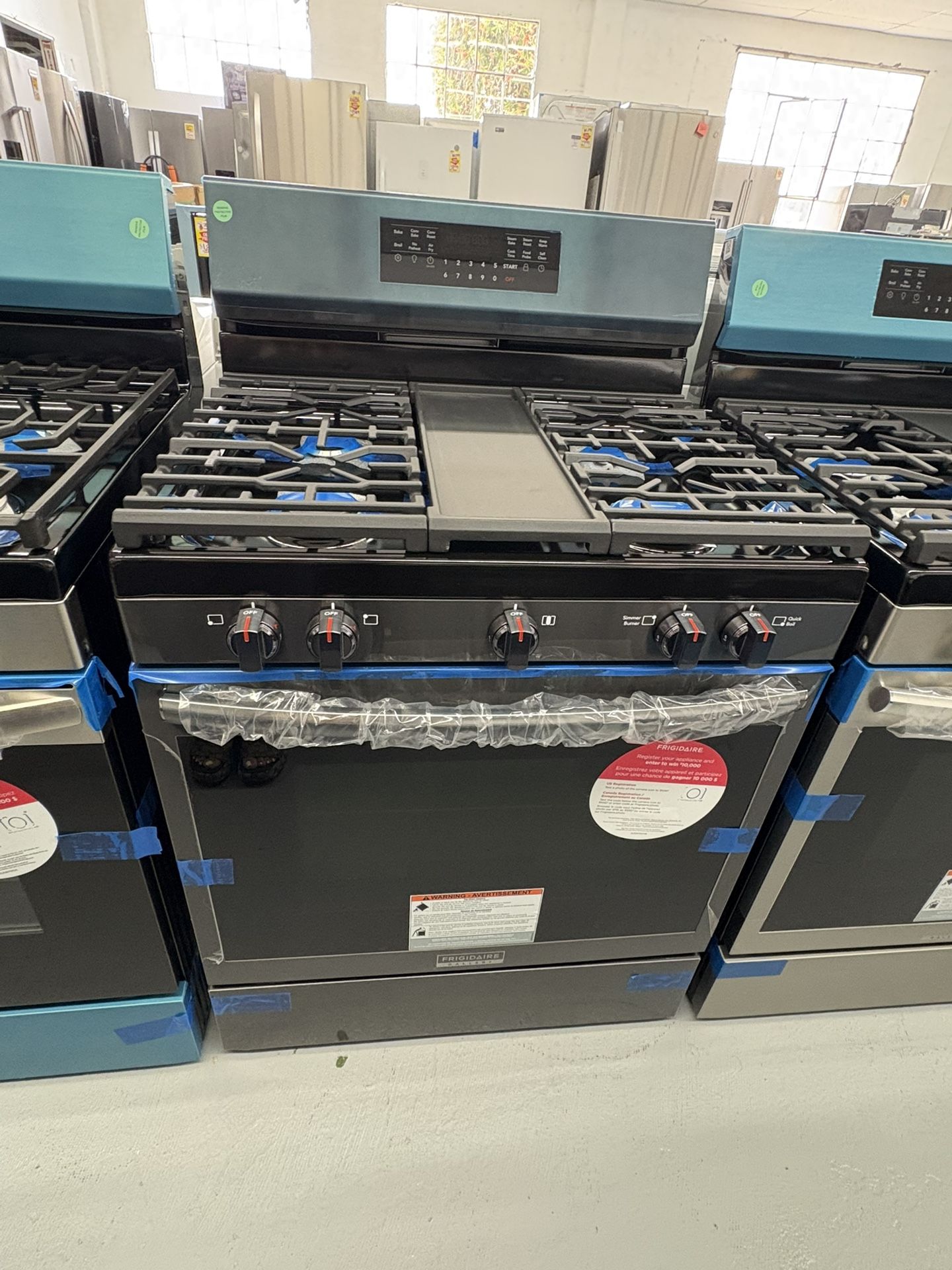 Frigidaire 30” AirFry Gas Range / 1 Years Warranty 