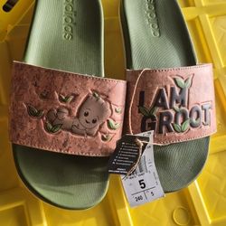 New Groot Adidas  Boys Size 5 Sandals 