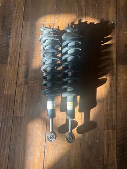 2016-2023 Toyota Tacoma Front Struts with Leveling Kit (2 Inch Spacer)