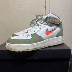 Nike - Air Force 1 mid Q’s