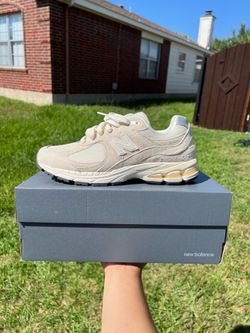 New balance 2002R cream size 8.5