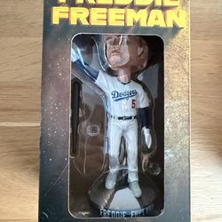 Freddie walk off (2025), kobe (2025), ohtani/decoy (2025), hello kitty sweatshirts (med, 2026)