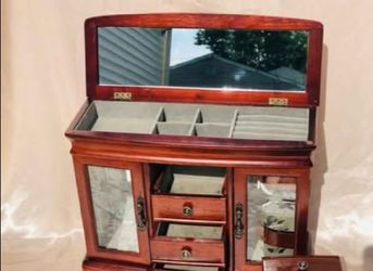 JEWELRY BOX