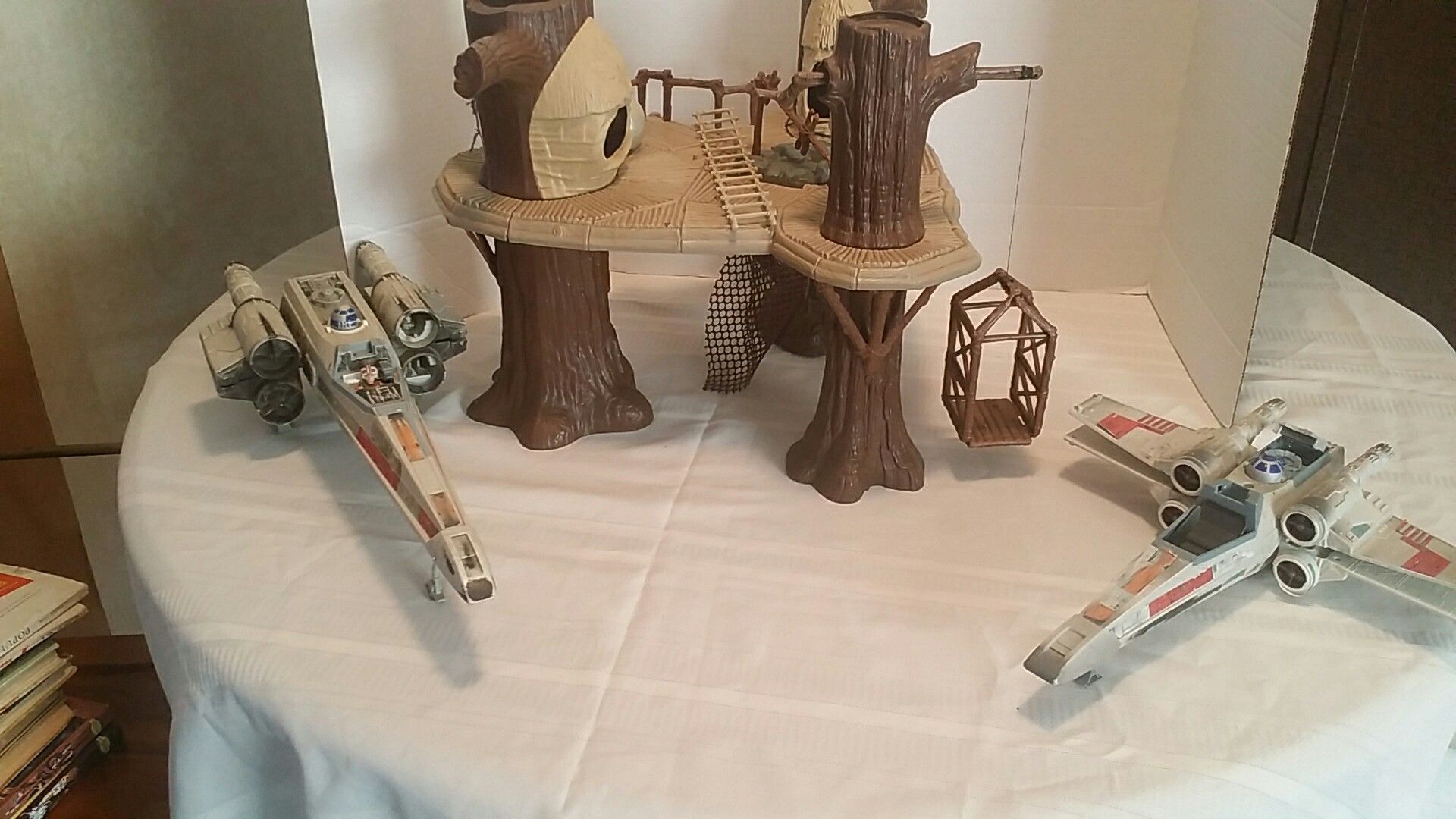 STAR WARS LOT EWOK VILLAGE AND X-WING FIGHTERS