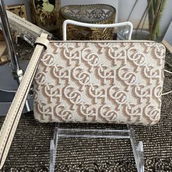 New With Out Tags Coach Wristlet 