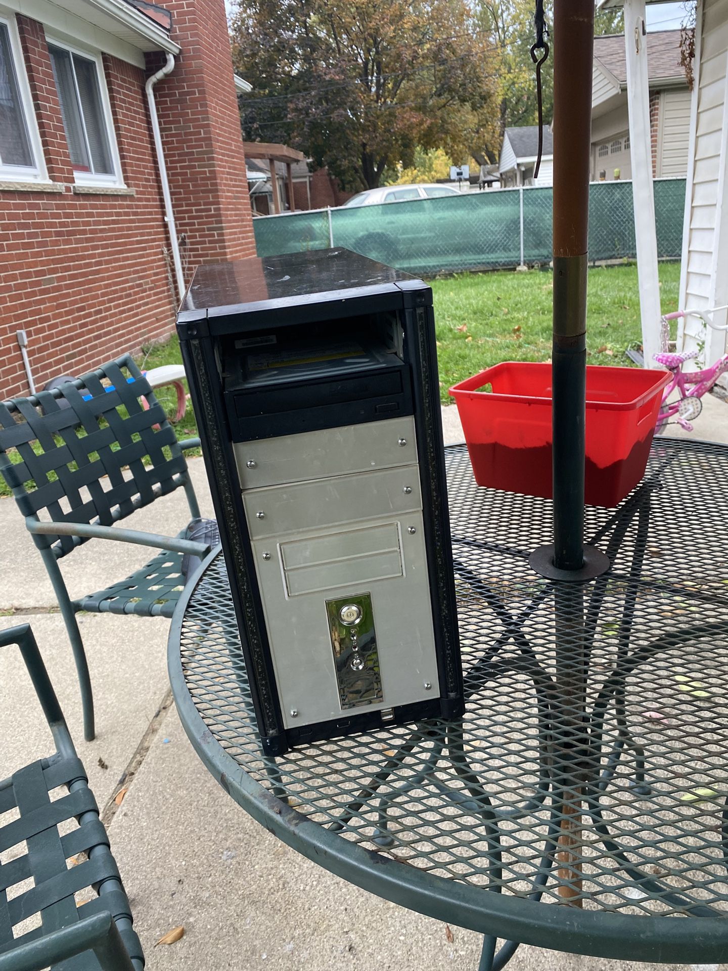 LAN PC AND TWO MONITORS AND TWO KEYBOARDS