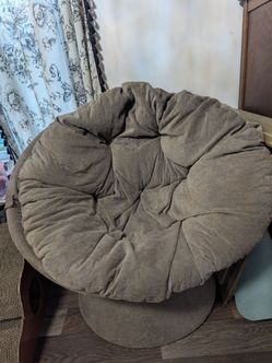 Chair (Swivels)