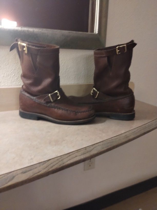 GOKEY BOOTS ( MEN SIZE 9D) THE BISON CLASSIC STYLE