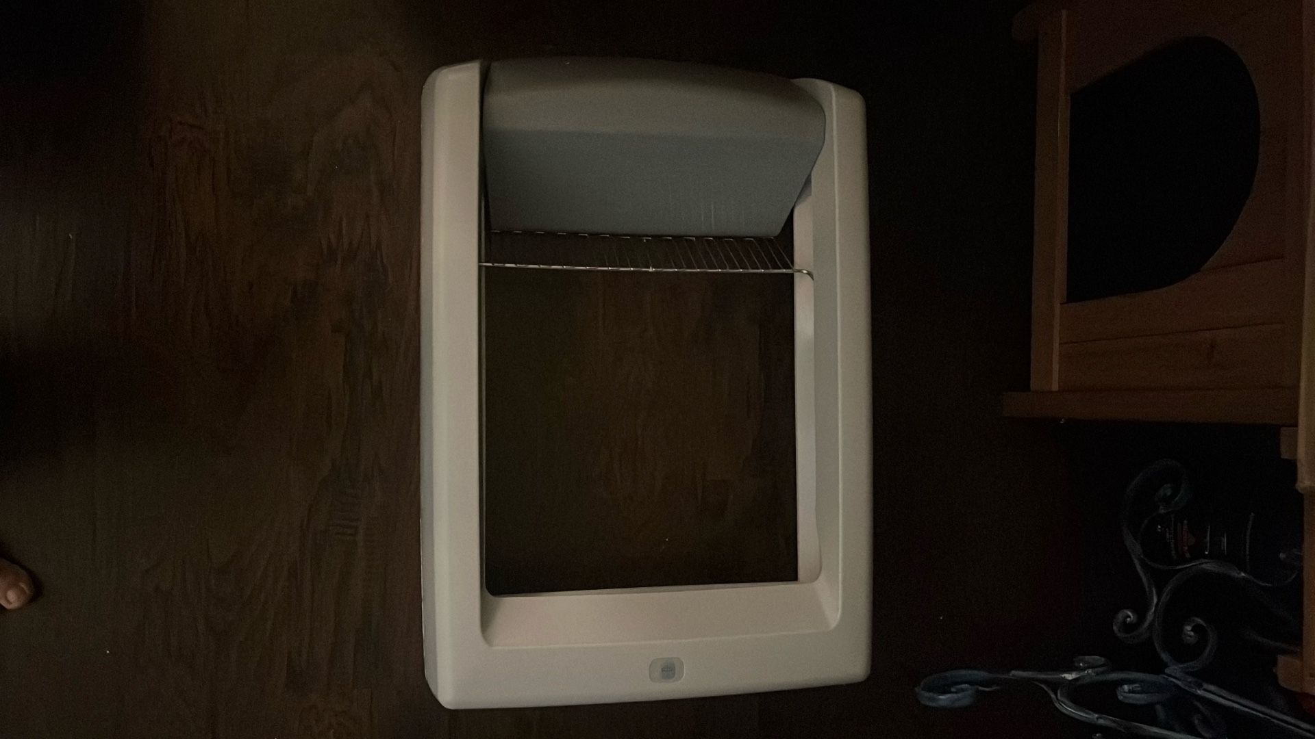 PET SAFE LITTER BOX