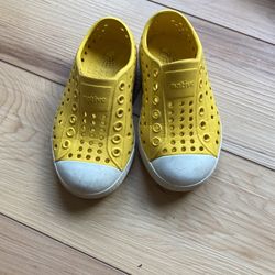 Toddler Native Sandals Size 7