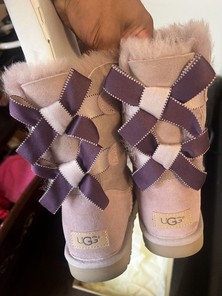 Uggs W Bailey Bow Never Worn 