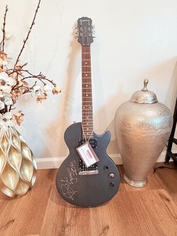 Billy Joe Armstrong signed Les Paul electric guitar