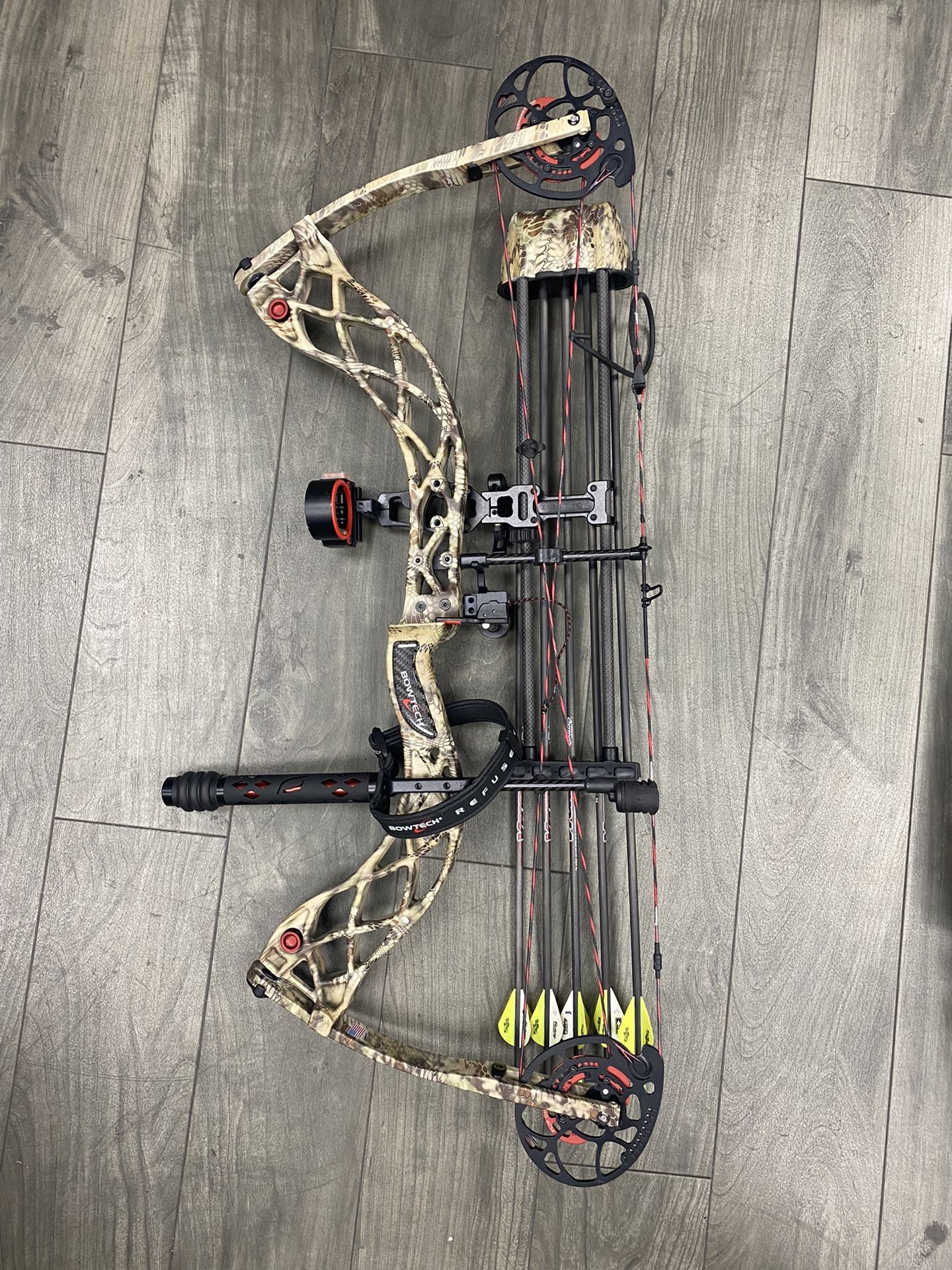 BOWTECH CARBON ICON -LOADED- COMPOUND BOW - DESERT KRYPTEK PATTERN