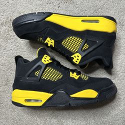 Jordan Retro 4 “Thunder”