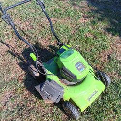 Greenworks 40V 19inch cordless lawn mower w/ battery and charger
