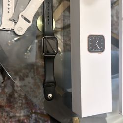 Apple Watch Series 5 In Good Condition! 