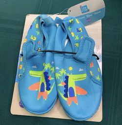 New Lily and Dan boys size 11/12 alligator water swim shoes