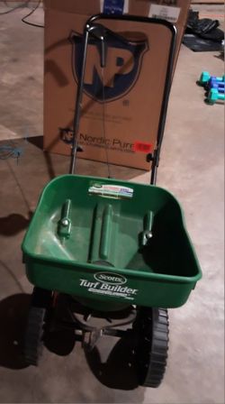 Scotts Turf Builder EdgeGuard Mini Broadcast Lawn Spreader