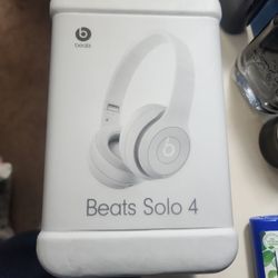 BEATS SOLO 4