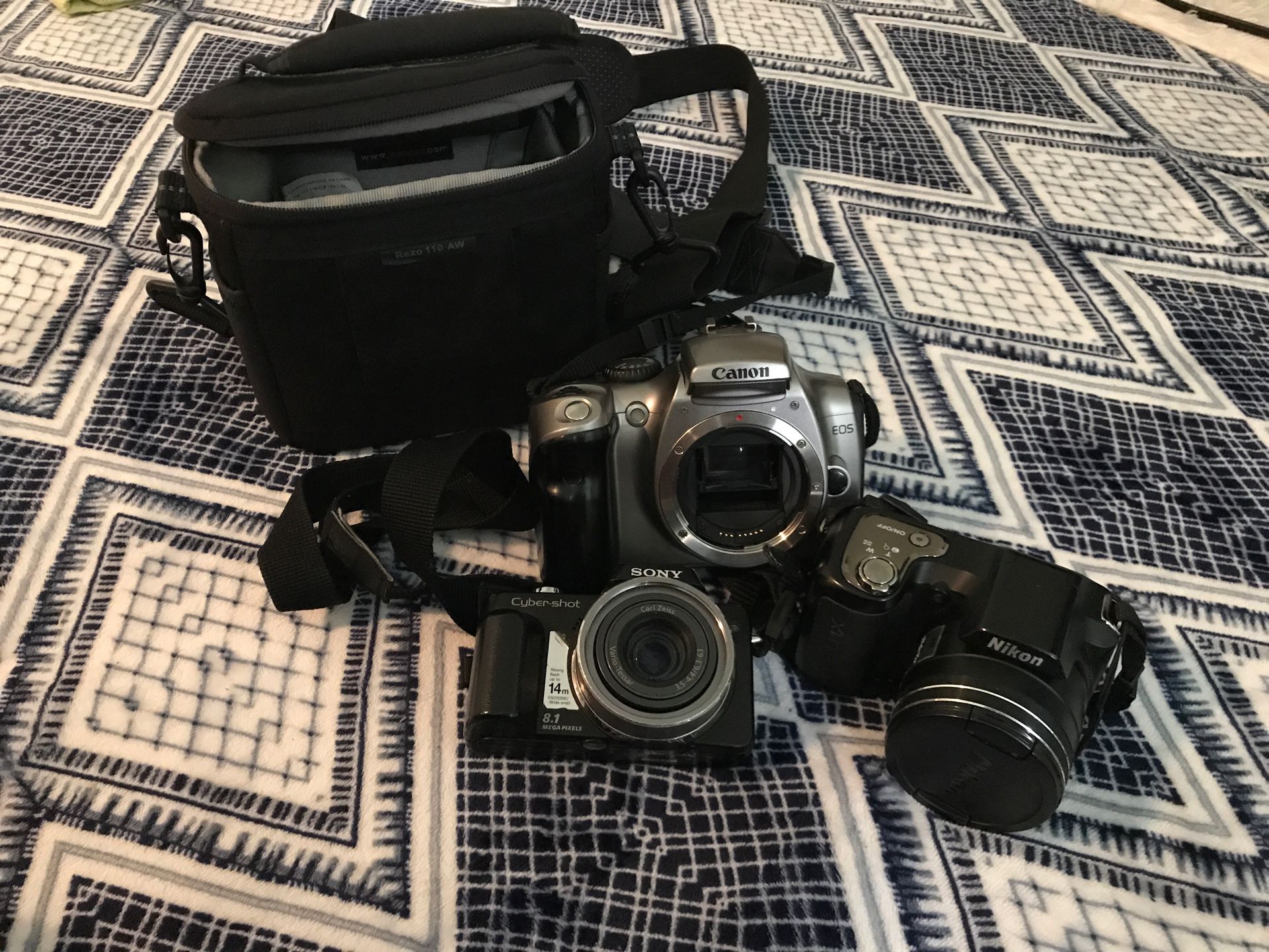 3 Digital camera bundle