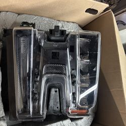 2022 Chevy silverado Headlight Oem