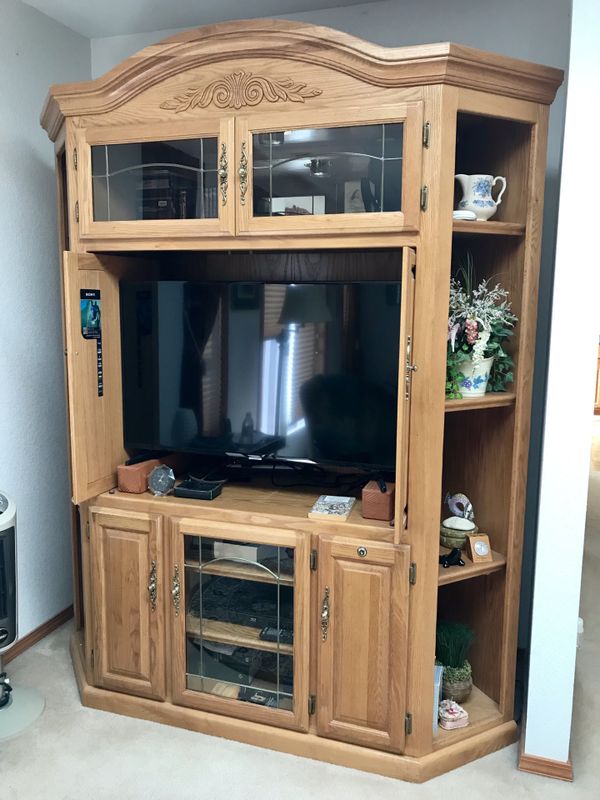 Solid Oak Entertainment Center w/ Lighted for Sale in Lacey