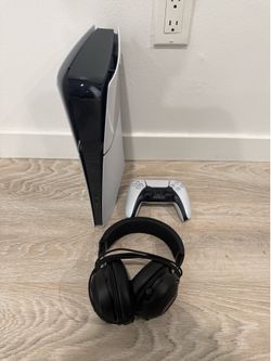 PS5 Digital Edition Bundle – Great Condition  Selling my PlayStation 5 Digital Edition bundle.
