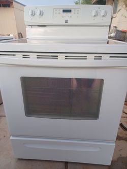 STOVE KENMORE  ELECTRIC EVERTING WORKS VERY CLEAN DELIVERY AND INSTALLATION AVAILABLE