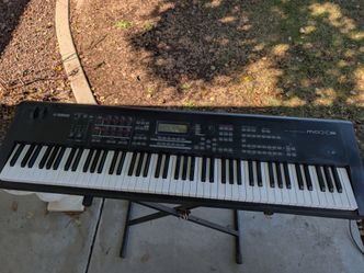 Yamaha MOX8 88-Key Music Synthesizer Keyboard with Stand