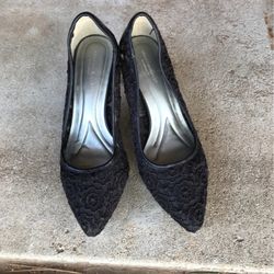 Size 9 Black Heels 5$