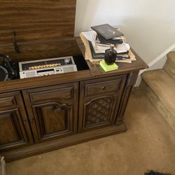 Vintage Stereo And Record Player 