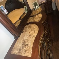 King Sized Bedroom Set 