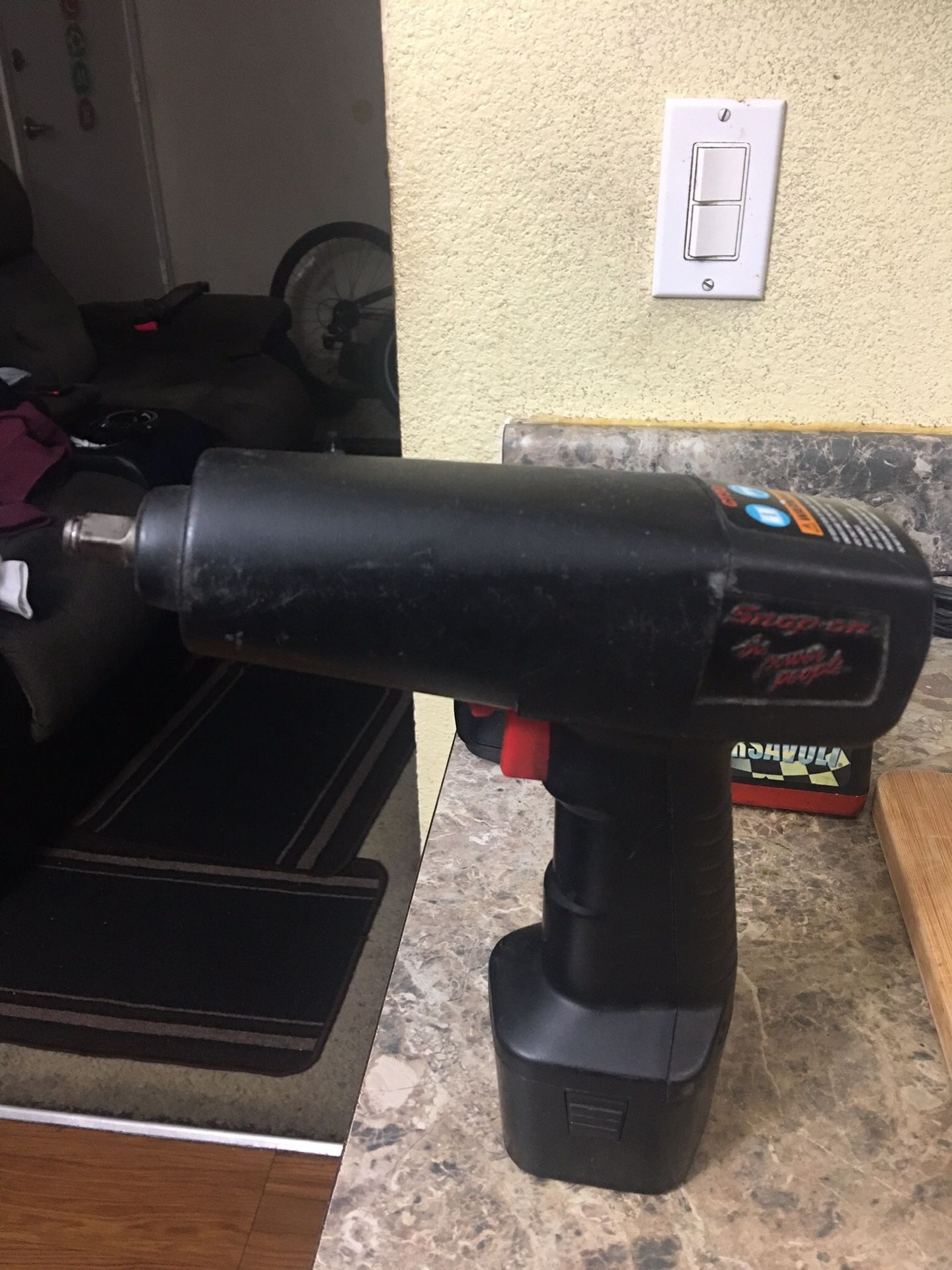 Impacto De 3/8  Con Dos Cargadores La Batería No Sirve Todo Lodemas En Buenas Condiciones