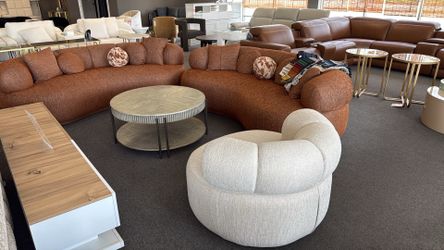 Modern Caramel living room set!! We do same day delivery 🚚