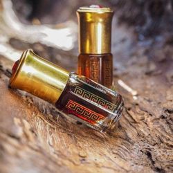 Luxury Long-Lasting Perfume – All-Day Scent

