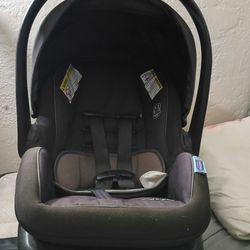 Graco SnugRide 35 Lite LX Infant Car Seat.