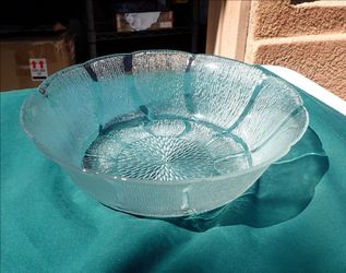 Vintage Arcoroc Fleur Glass Serving Bowl France