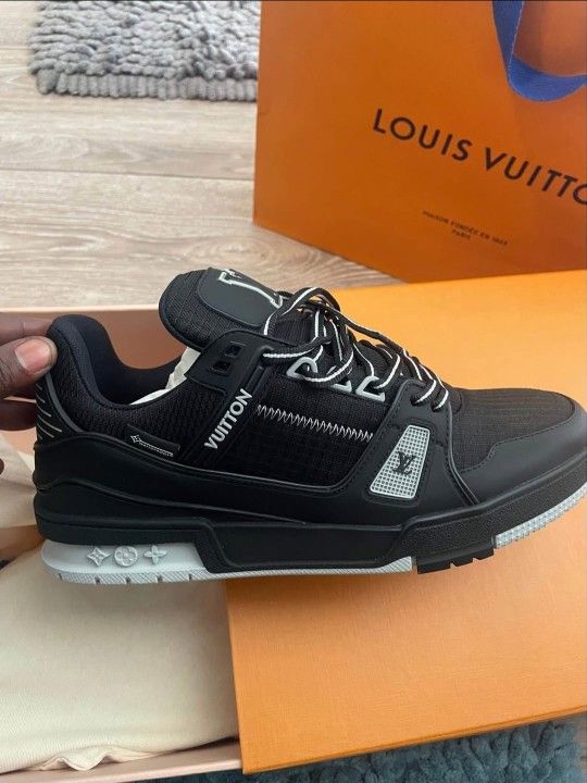 Never Worn Louis Vutton Sneakers 9.5