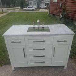 Nice Vanity For Sale !