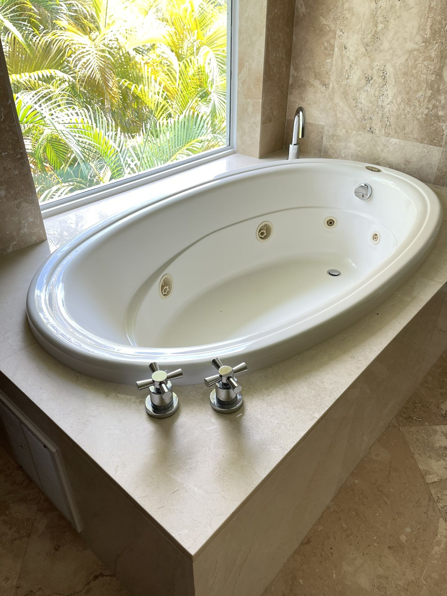 Jacuzzi Whirlpool Bathtub Ivory 72 Inch